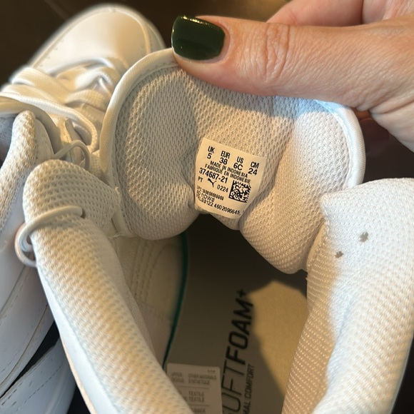 Puma Youth size high tops- new without tags - Picture 6 of 6